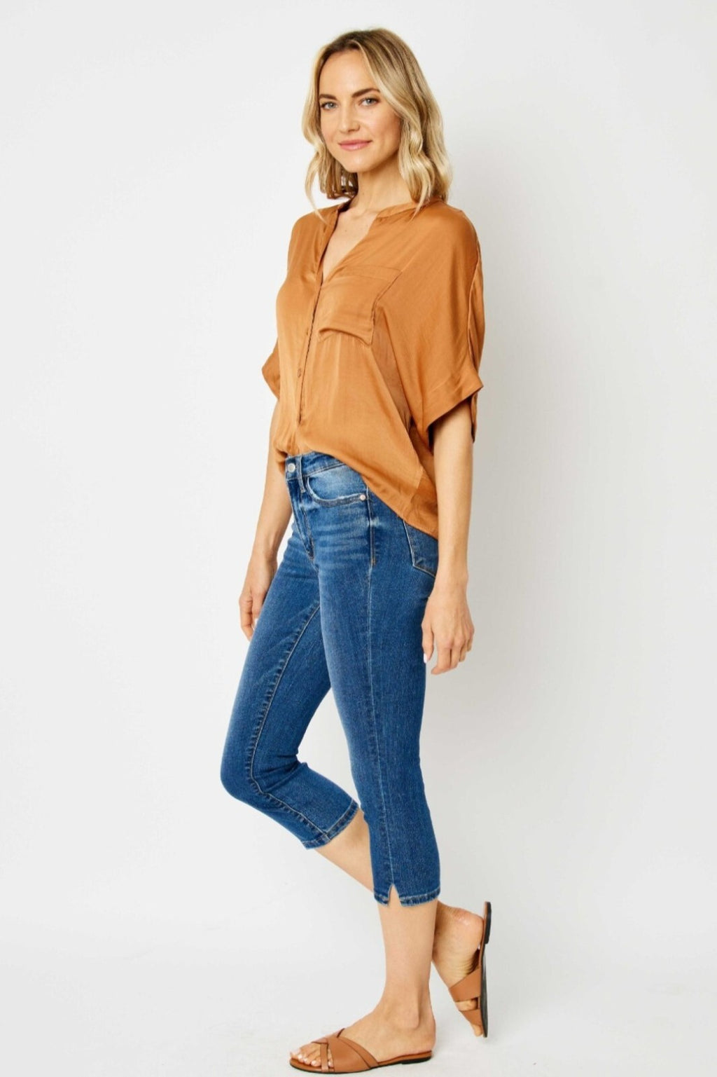 Judy Blue Mid-Rise Skinny Non Distressed Capri With a Side Slit