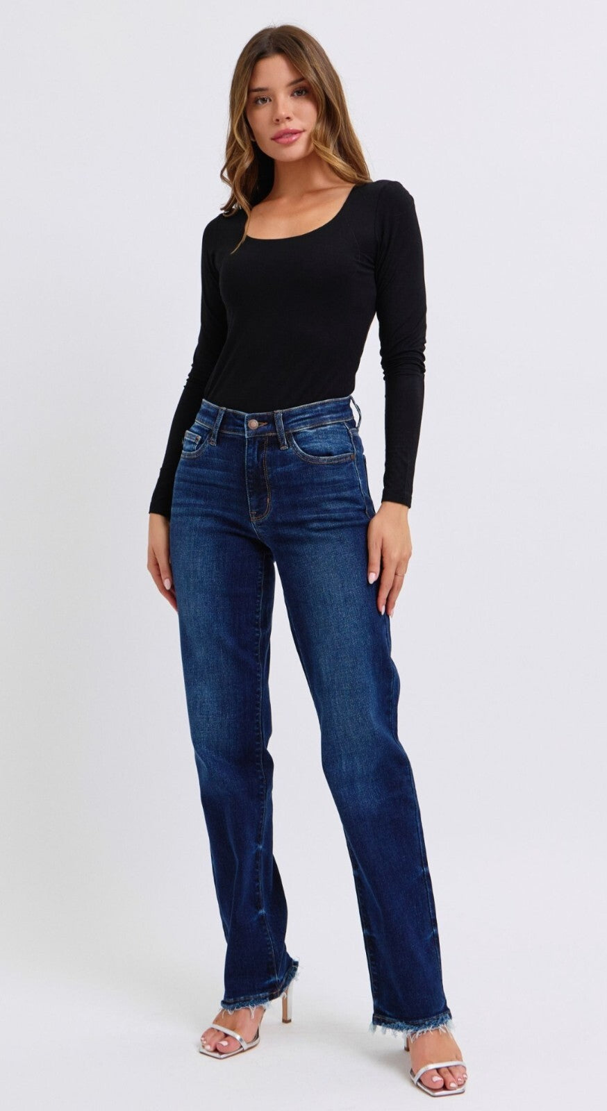 Judy Blue Mid-Rise Straight Fit  W/ Frayed Hem Jeans