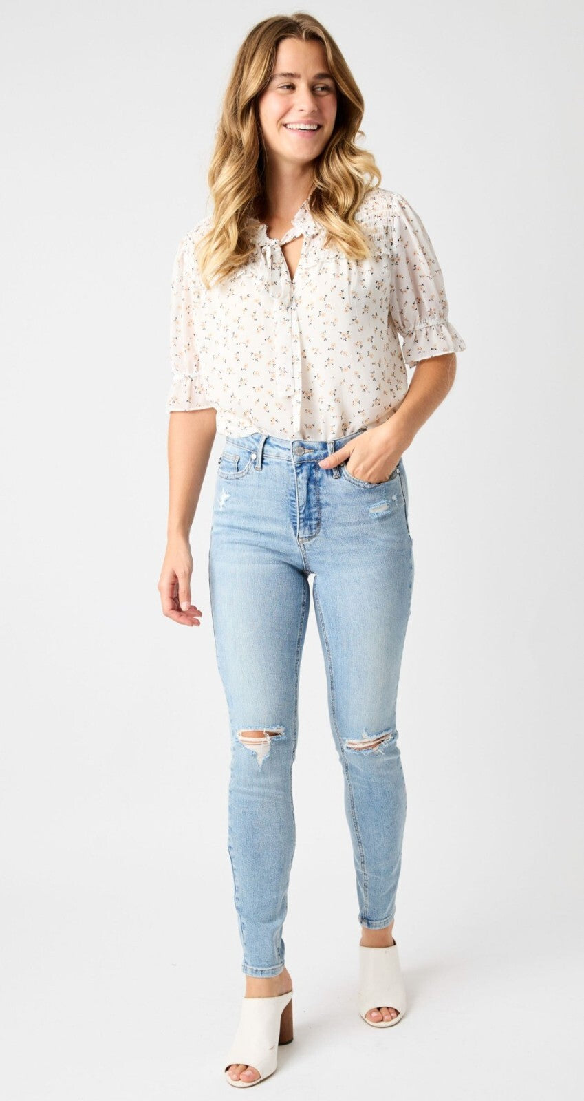 Judy Blue  Mid-Rise Skinny  W/ Tummy Control Destroyed Knee Jeans