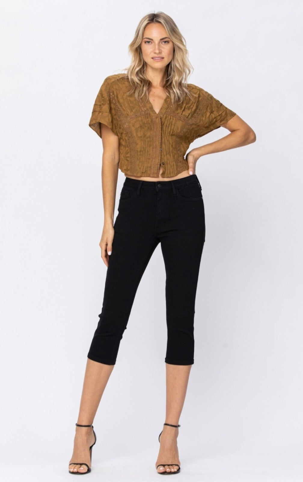 Judy Blue Mid-Rise Skinny Black Capri