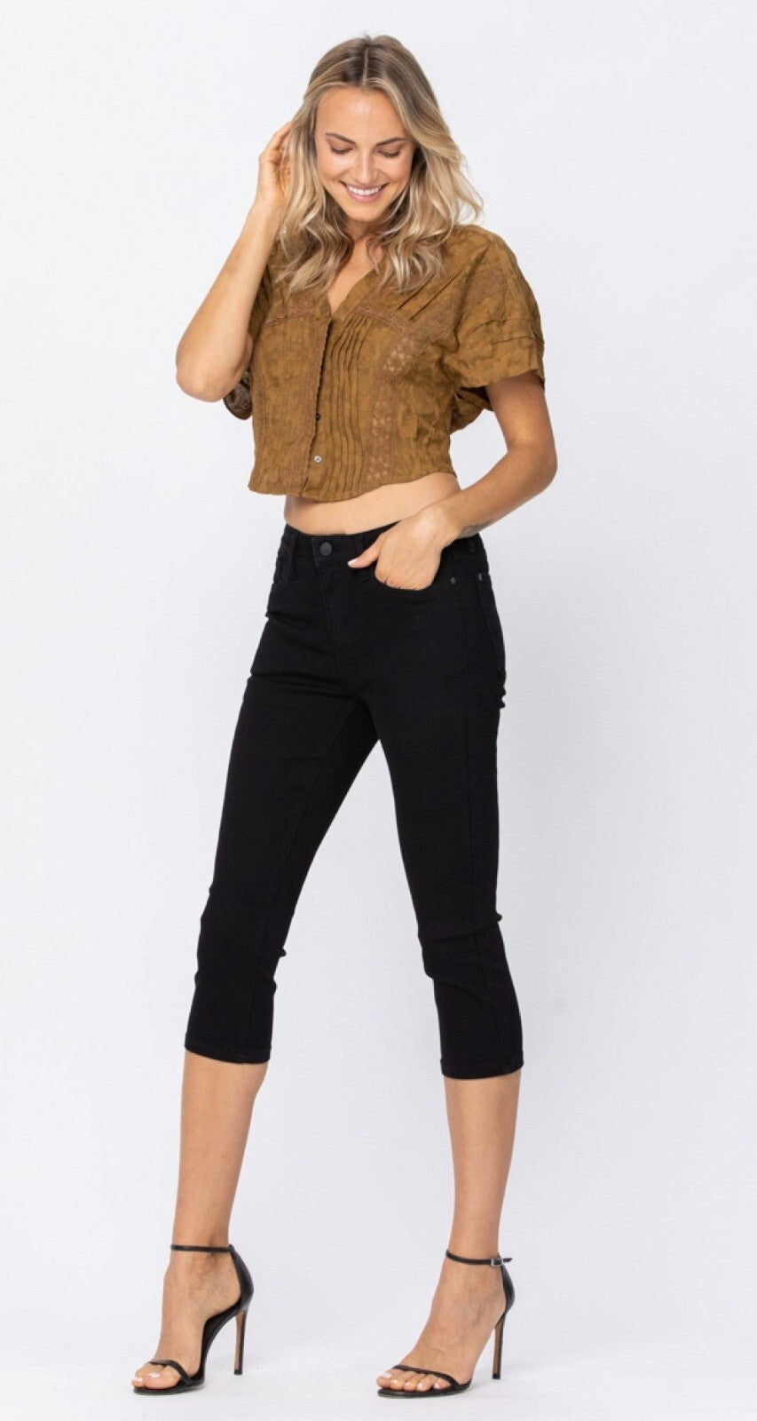 Judy Blue Mid-Rise Skinny Black Capri