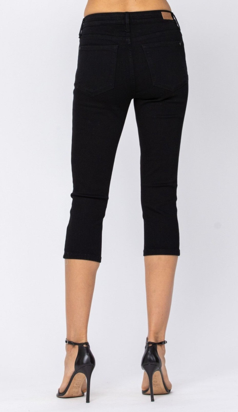 Judy Blue Mid-Rise Skinny Black Capri