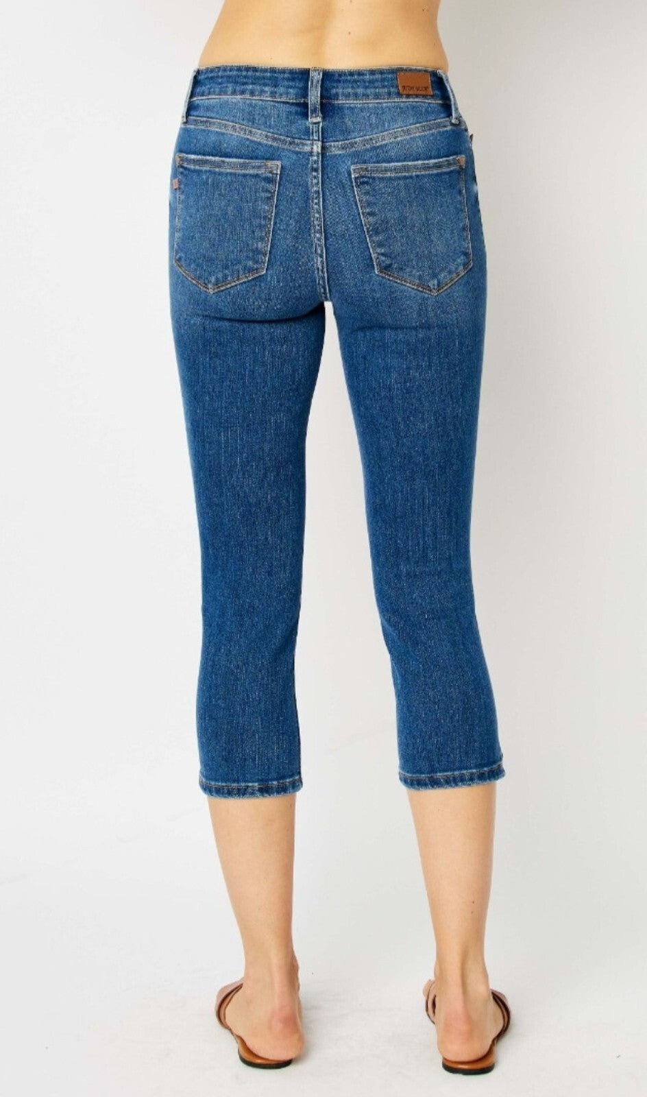 Judy Blue Mid-Rise Skinny Non Distressed Capri With a Side Slit