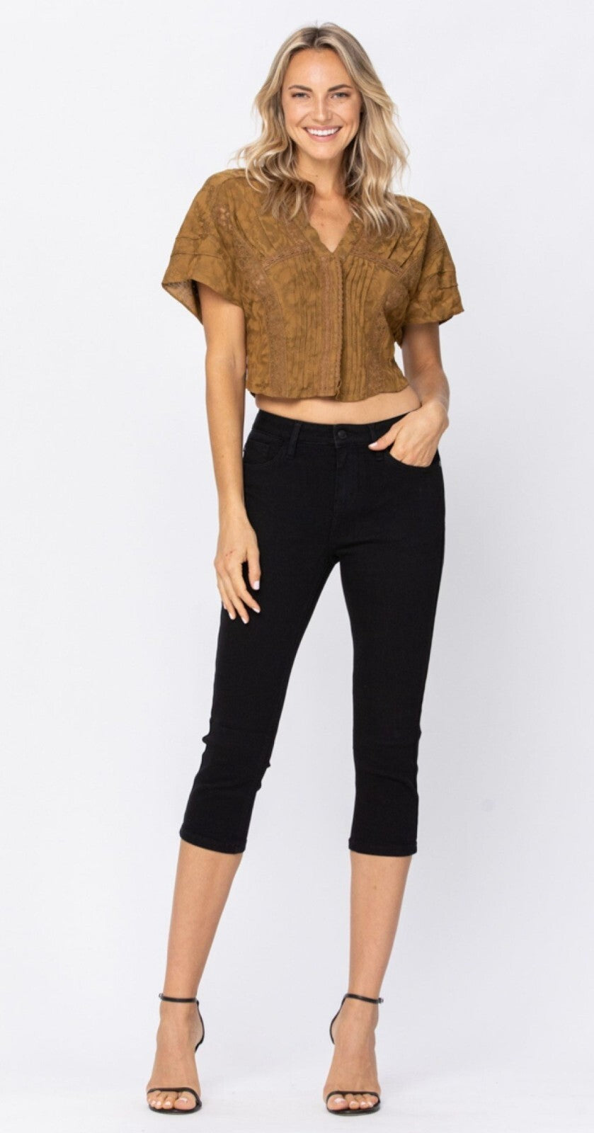 Judy Blue Mid-Rise Skinny Black Capri