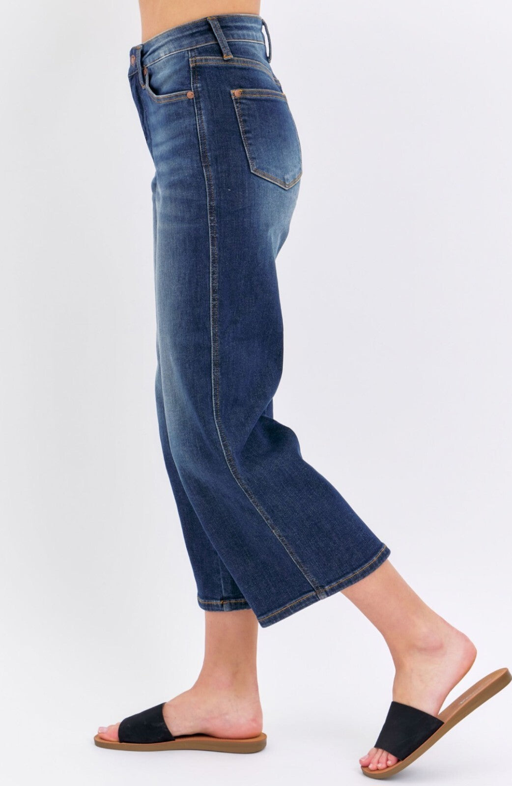 Judy Blue Mid-Rise W/ Tummy Control Wide Leg Crop Jeans