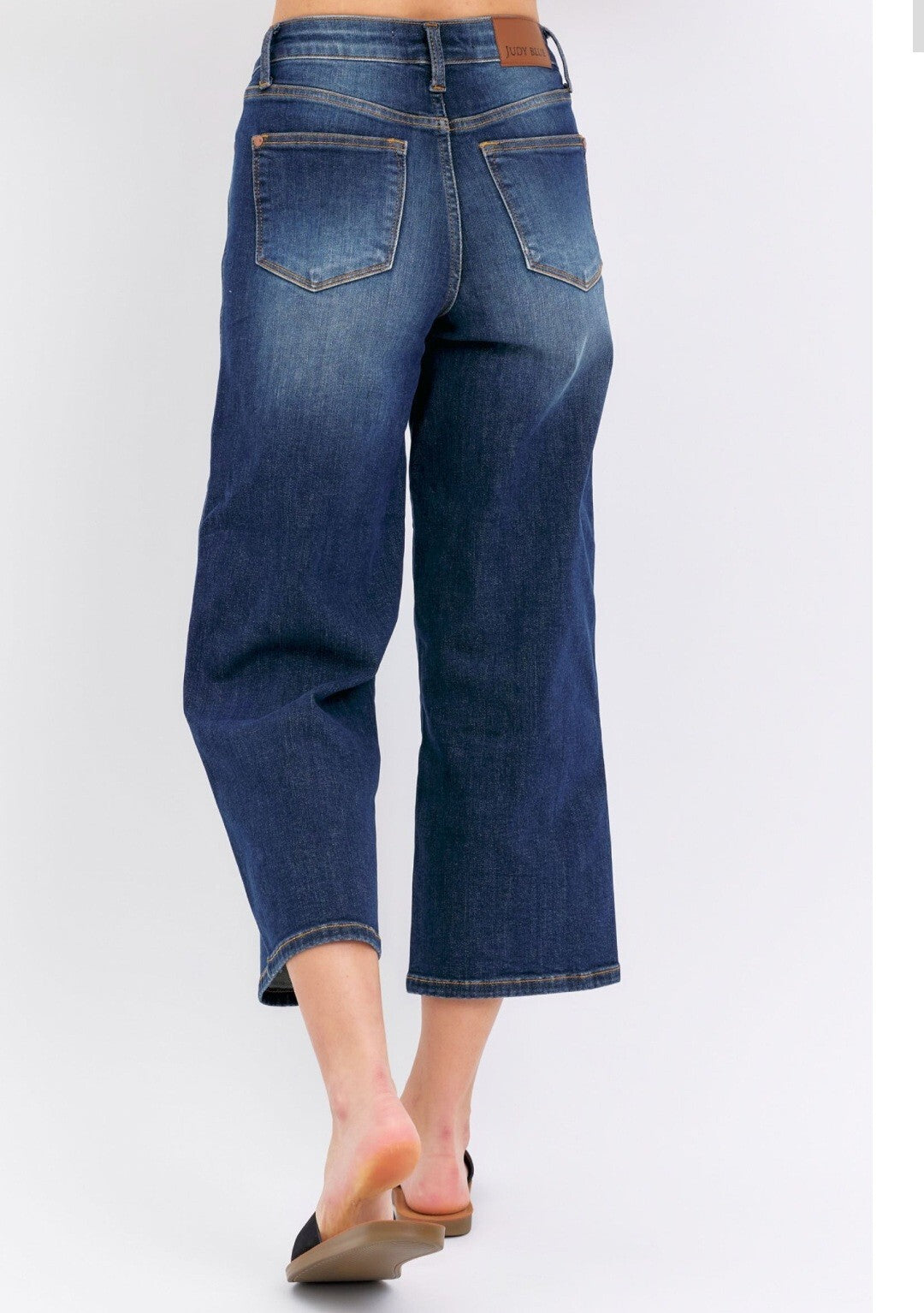 Judy Blue Mid-Rise W/ Tummy Control Wide Leg Crop Jeans