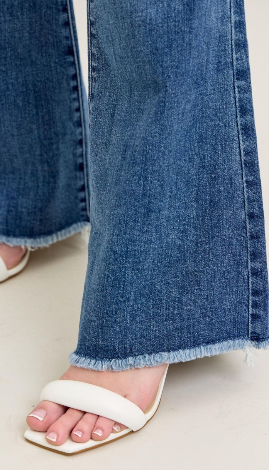 Judy Blue Mid-Rise Vintage Wash Flare W/ Fray Hem Jeans