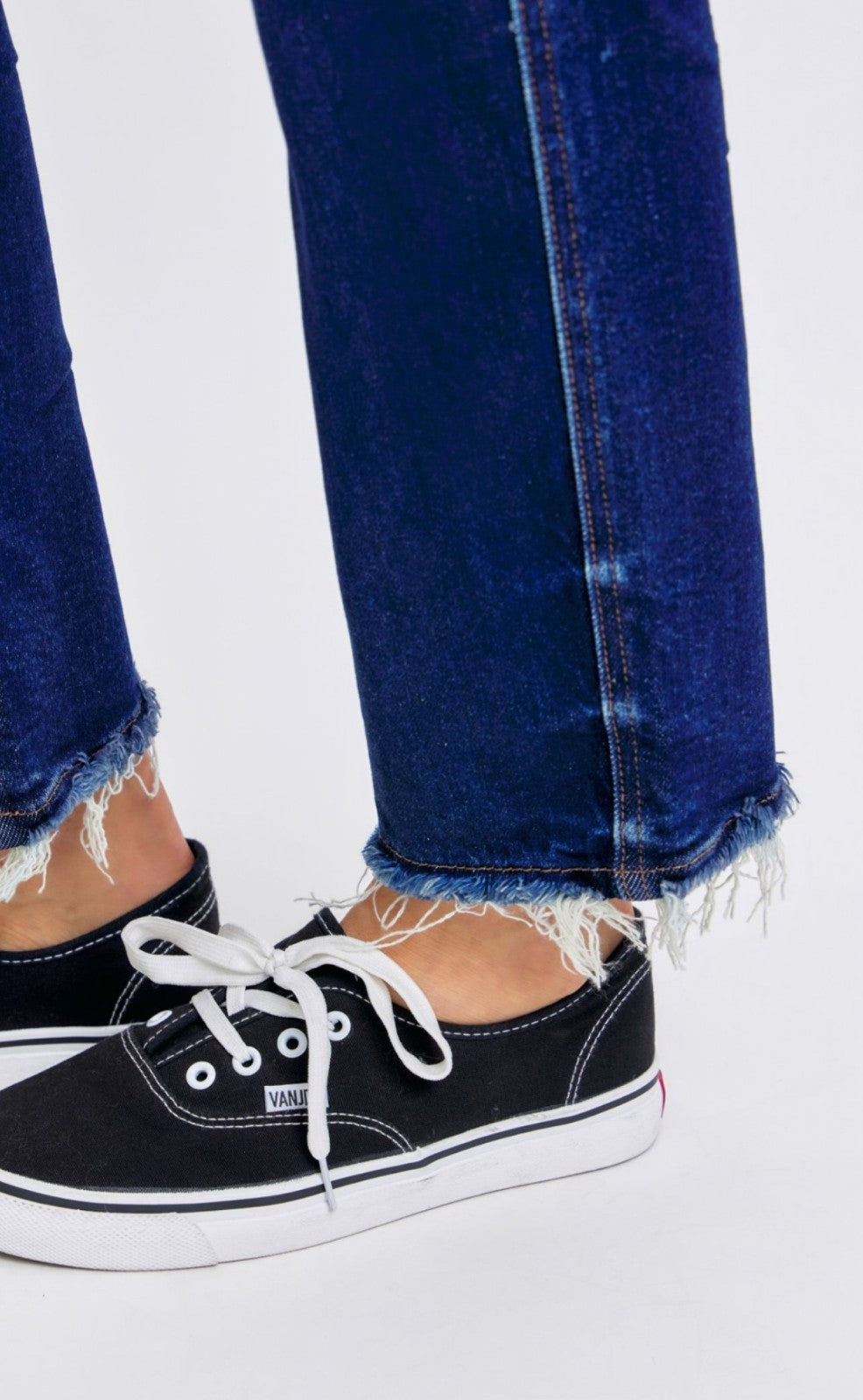 Judy Blue High-Rise  Straight With Rigid Magic Destroy Jeans