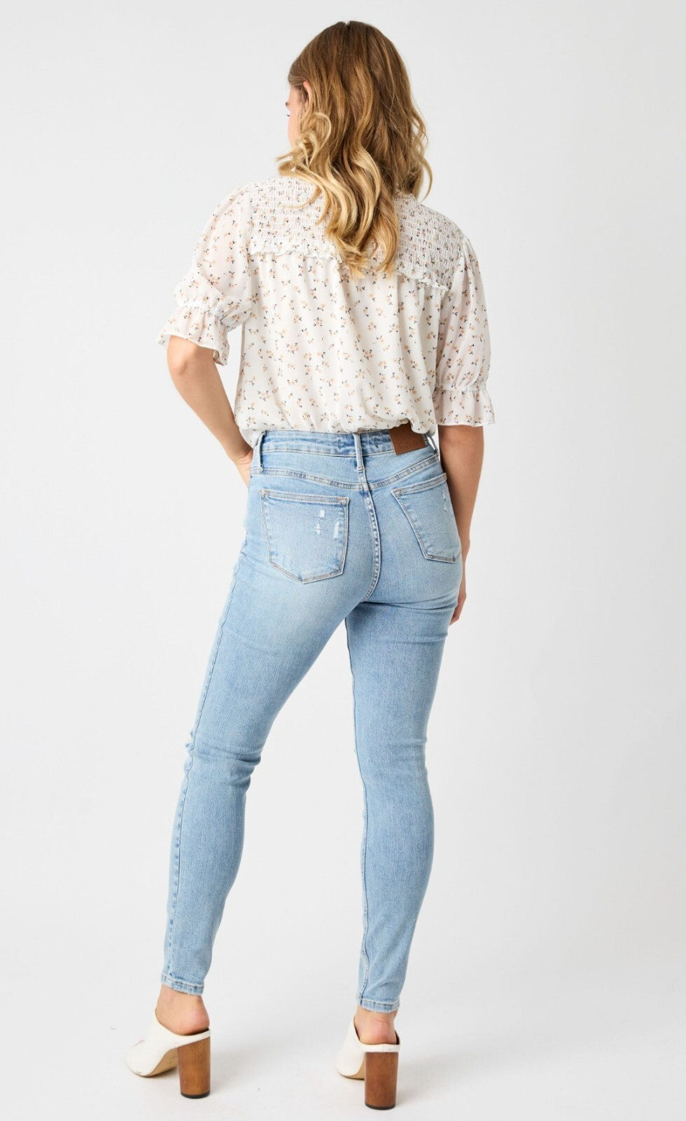 Judy Blue  Mid-Rise Skinny  W/ Tummy Control Destroyed Knee Jeans