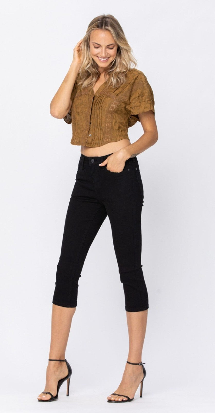 Judy Blue Mid-Rise Skinny Black Capri