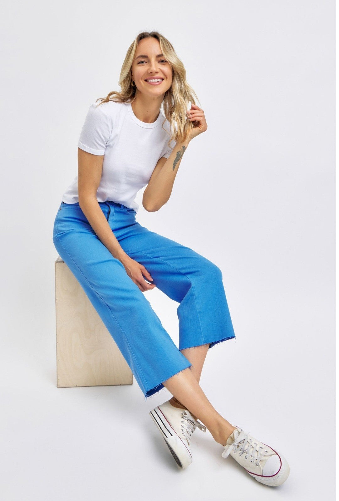 Judy Blue High-Rise W/Tummy Control Sky Blue Wide Leg Crop Jeans